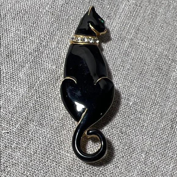 Vintage Trifari Black Cat Brooch with Gold Accents and Green Eyes - Picture 5 of 5